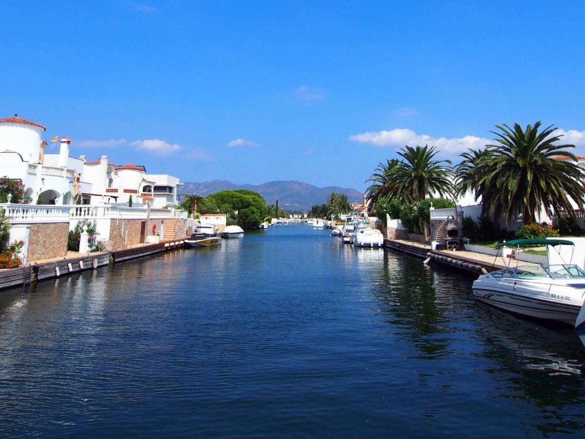 Holiday Home Requesens Canal Empuriabrava Ngoại thất bức ảnh