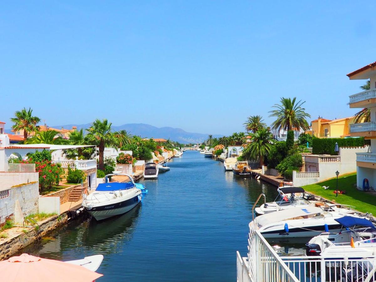 Holiday Home Requesens Canal Empuriabrava Ngoại thất bức ảnh