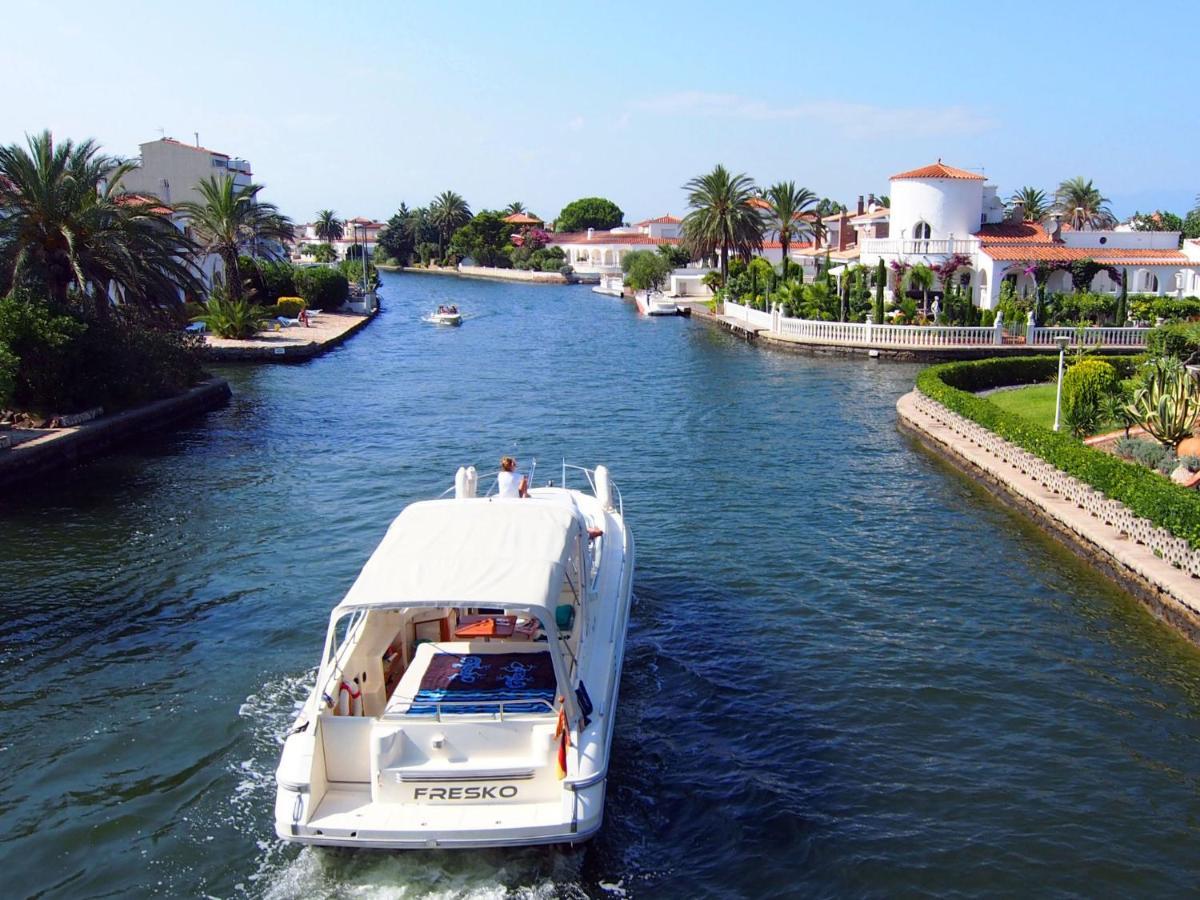 Holiday Home Requesens Canal Empuriabrava Ngoại thất bức ảnh